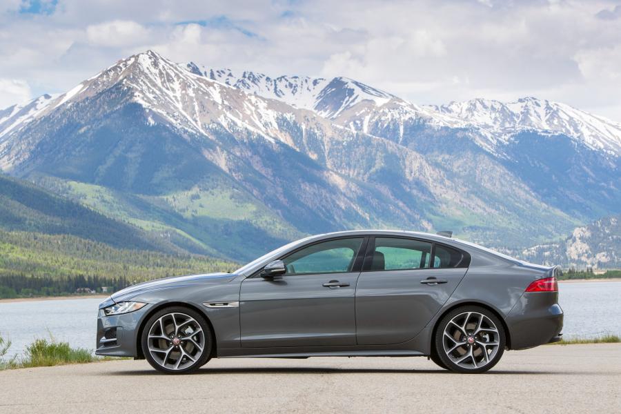  Jaguar XE 35t R-Sport 2016 года  (NA) (фото 2 из 6)